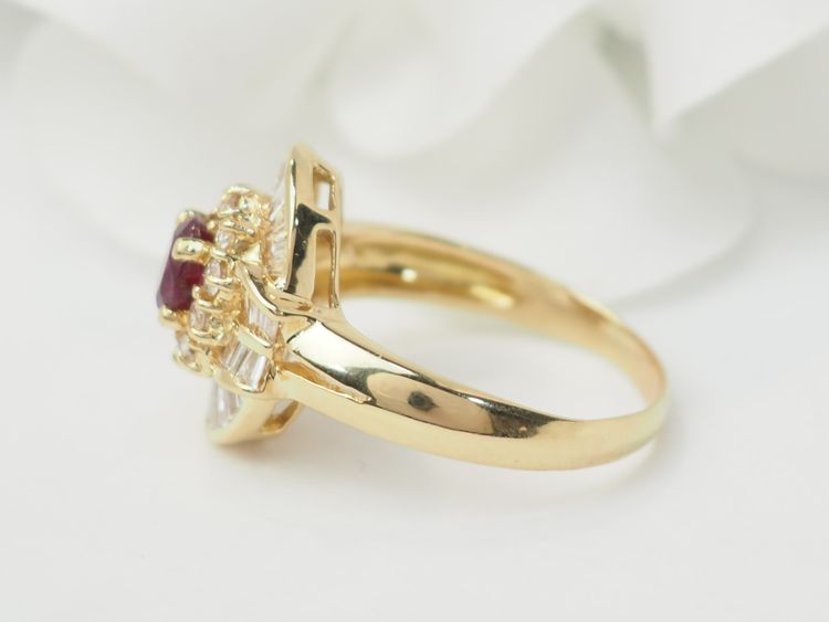 Bague jupe en or jaune, rubis et diamants