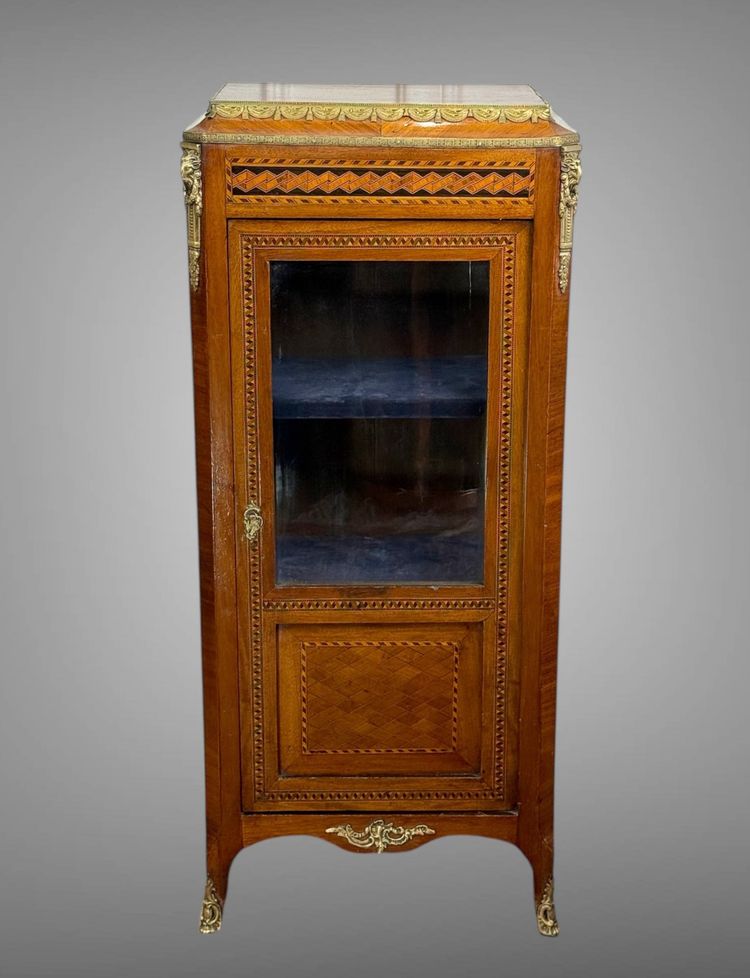 PICCOLO MOBILE VITRINARIO IN BRONZO DORATO DEL XIX SECOLO IN STILE LOUIS XV