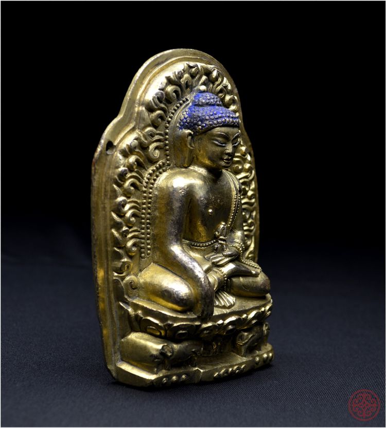 Tibet, XVIIIème siècle, Représentation du Bouddha de la Terre Pure, Bronze doré polychrome