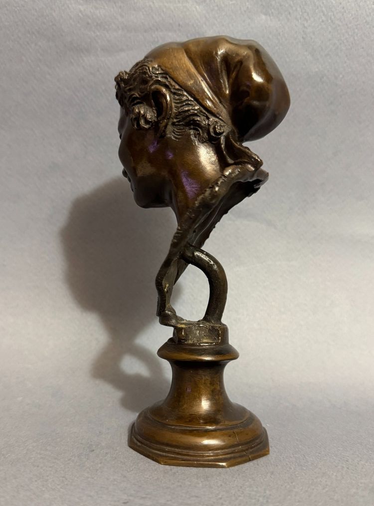 Buste en bronze de jeune napolitaine V. Gémito