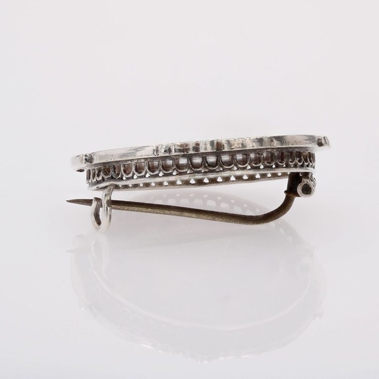 Broche en argent scène de danse baroque