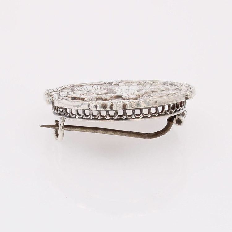 Broche en argent scène de danse baroque