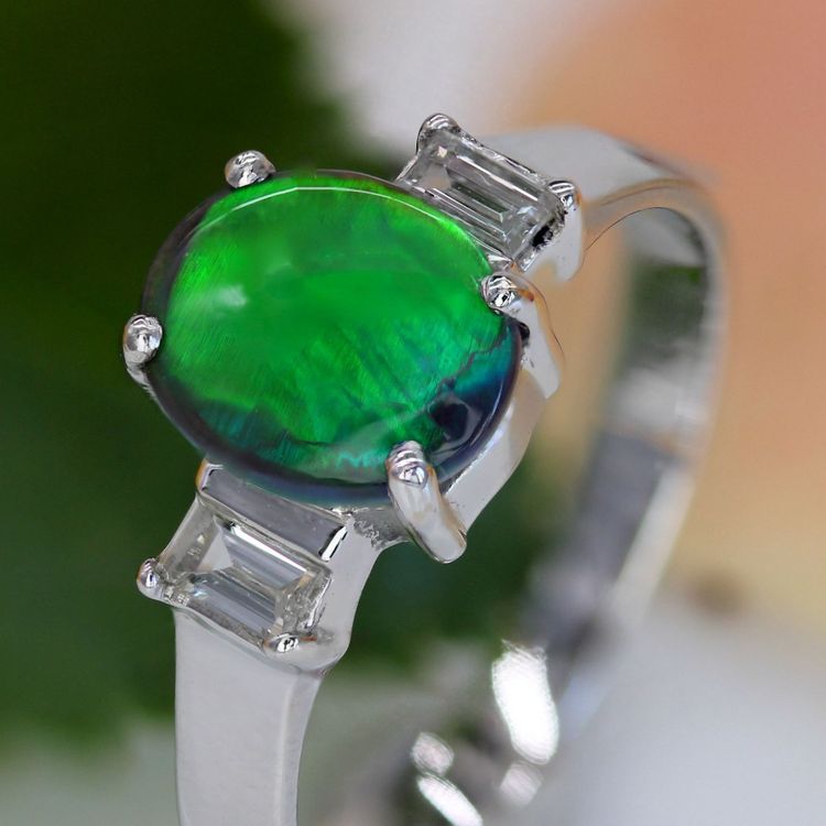 Bague opale noire et diamants or blanc