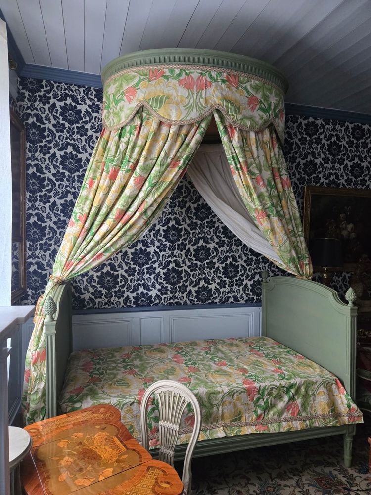 Polish-style bed, southern work, Louis XVI period.