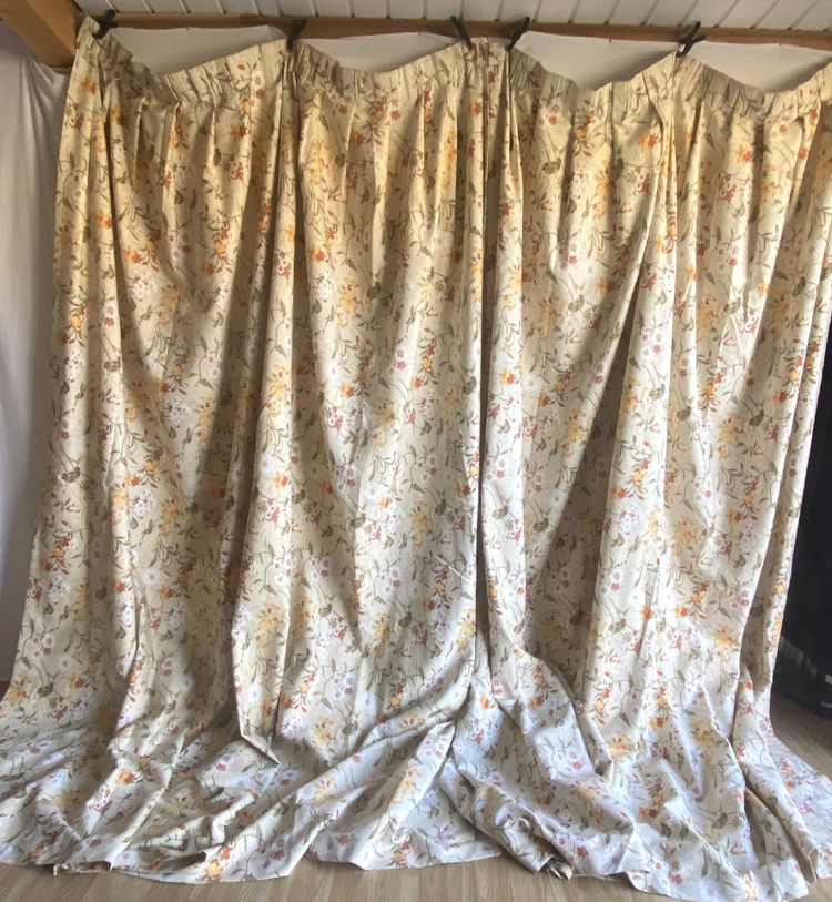 3 Paires de rideaux en coton et lin à motif floral – XXᵉ siècle