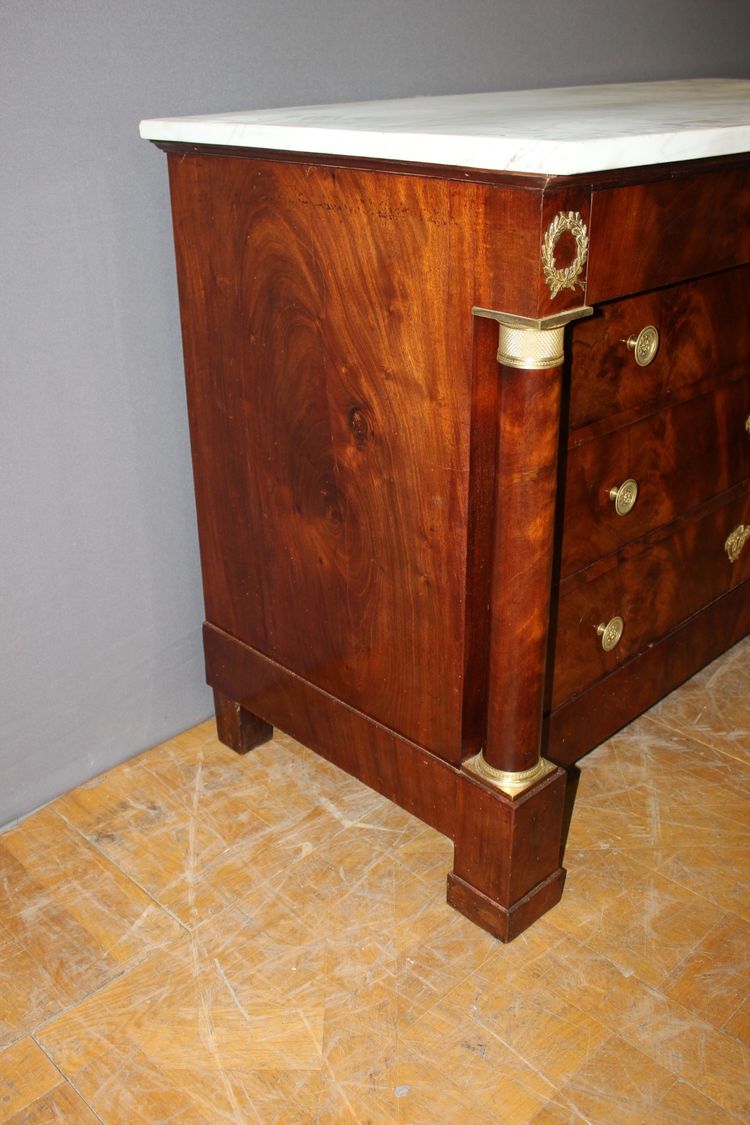 Cassettone in mogano in stile Impero, inizio XIX secolo