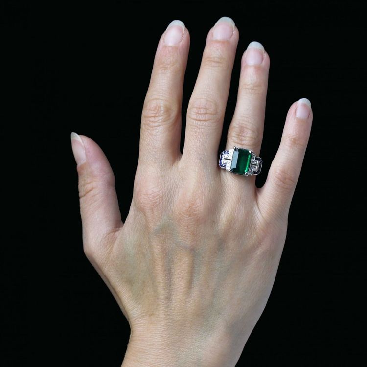 Bague émeraude diamants saphirs style art déco