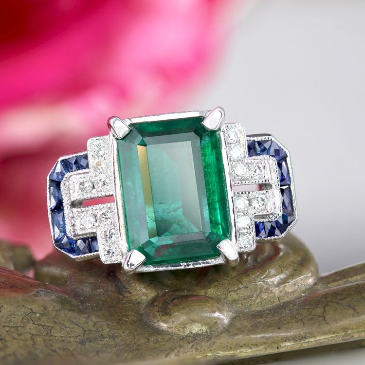 Bague émeraude diamants saphirs style art déco