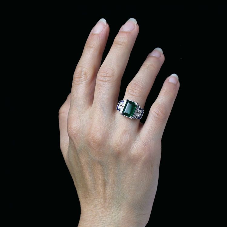 Bague émeraude diamants saphirs style art déco