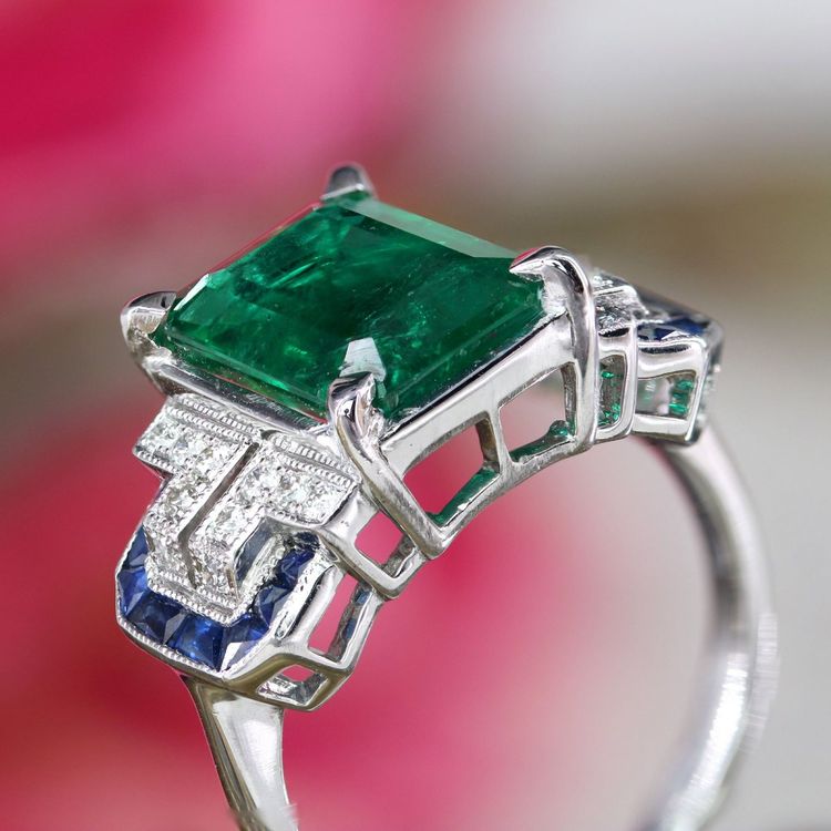 Bague émeraude diamants saphirs style art déco