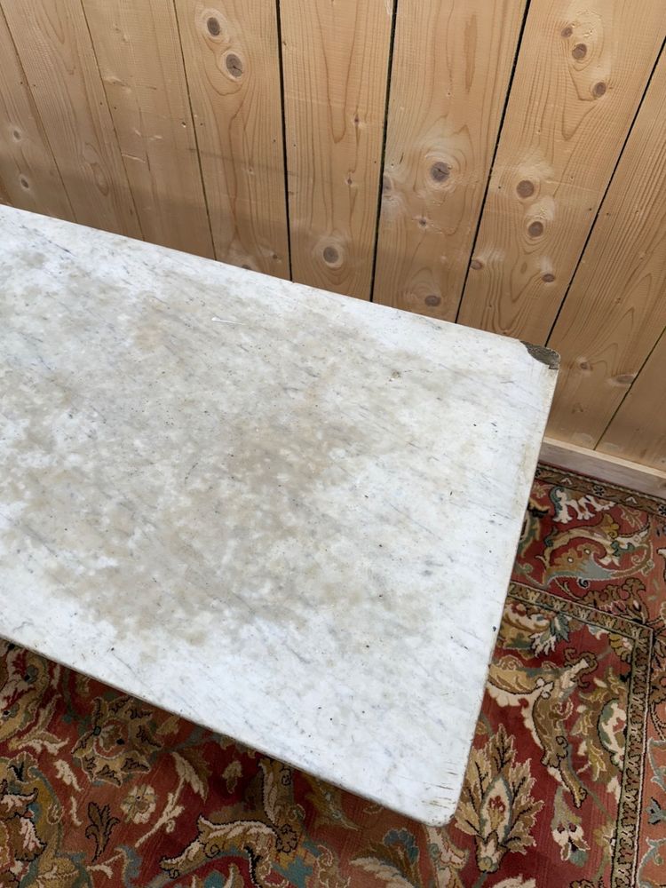 Bistro table in cast iron and white Carrara marble