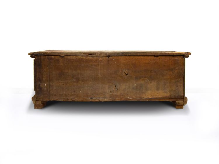 Cassapanca in noce e radica, XVII secolo