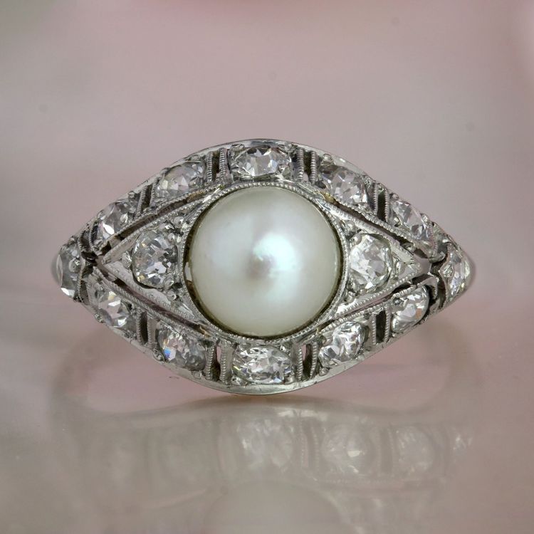 Bague dôme platine perle et diamants