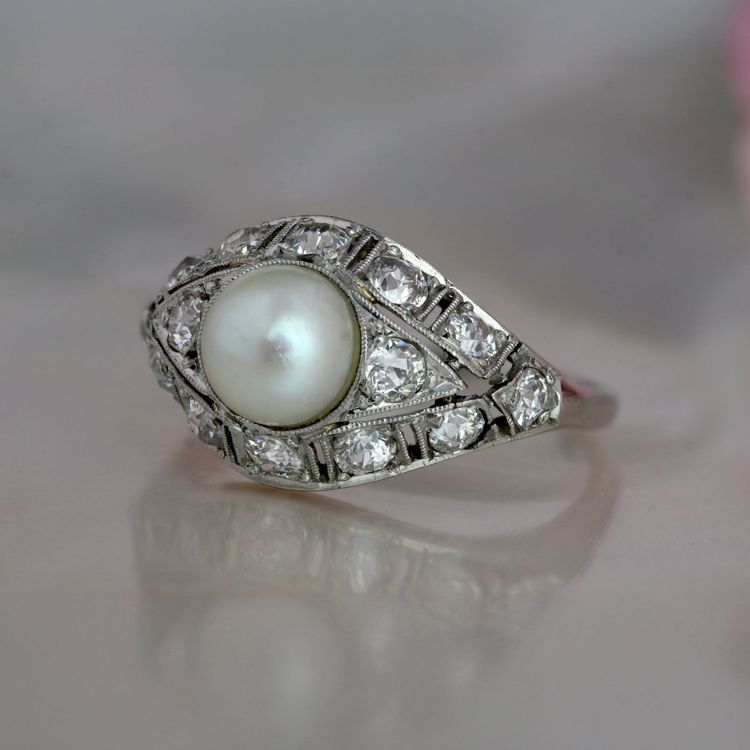Bague dôme platine perle et diamants