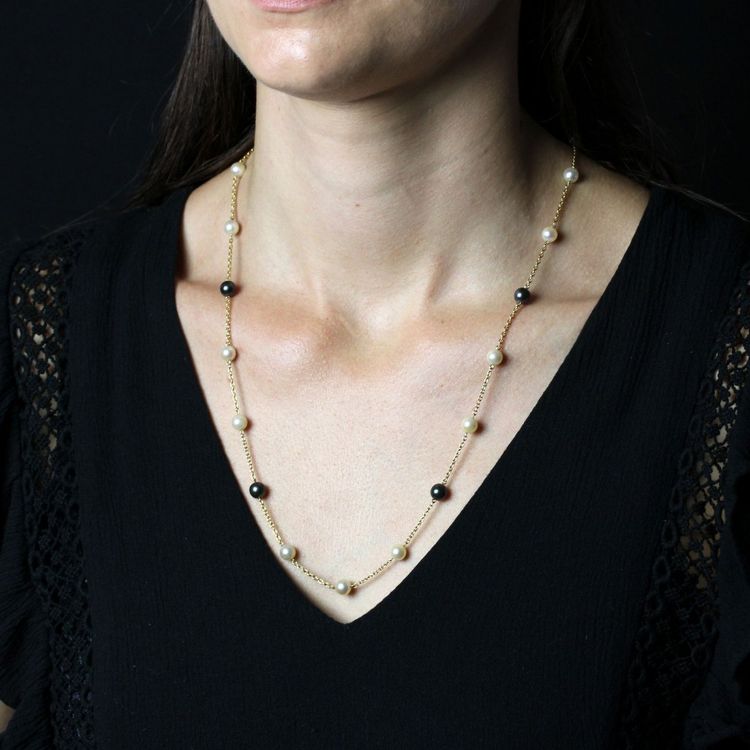 Collier or jaune perles de culture blanches et grises