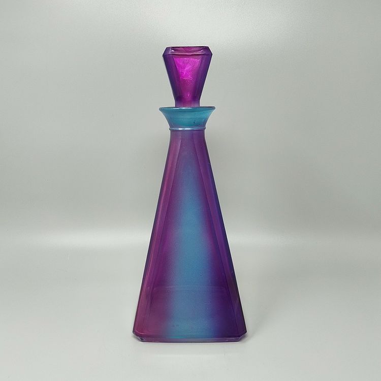 Superbe carafe ou bouteille décorative des années 1970 par Luigi Bormioli. Fabriqué en Italie