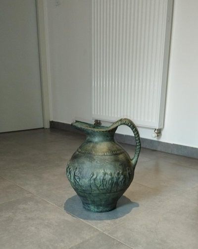 Grande cruche avec son décor à l'antique attribué à Robert et Violette Meynard , circa 1960