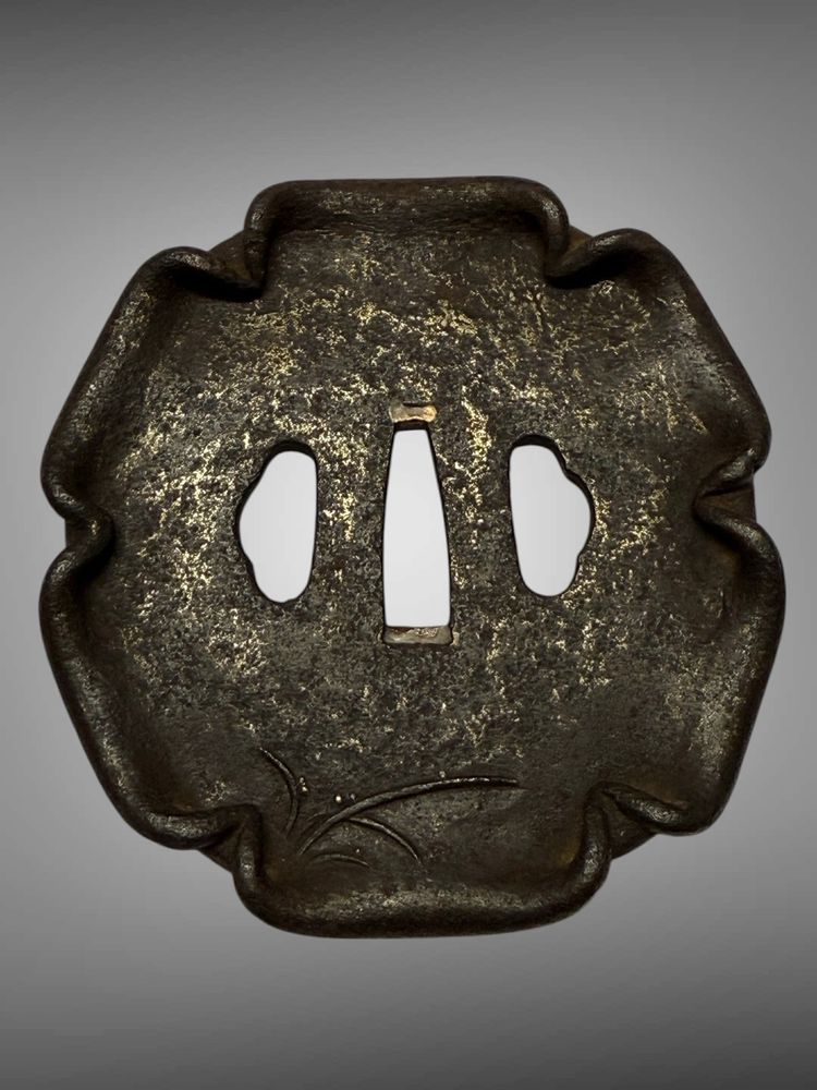 Tsuba kawari gata with skull decoration - Edo period - H. 9 cm.
