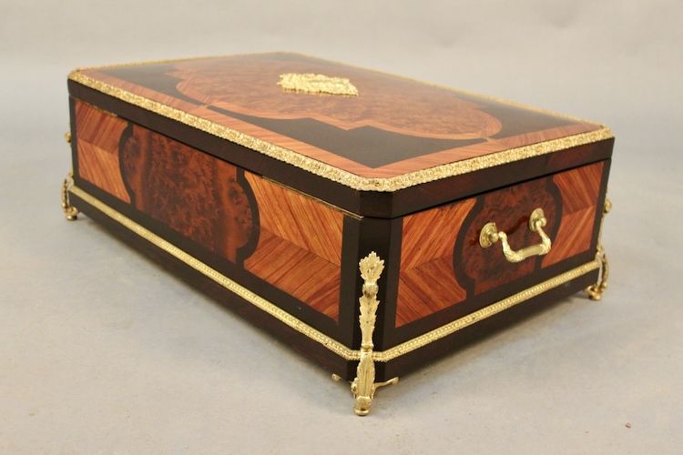 Astuccio da viaggio, grande intarsio Napoleone III su tutti i lati