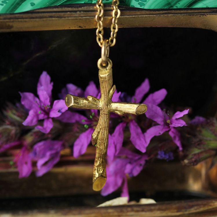 Croix or jaune texturé végétal