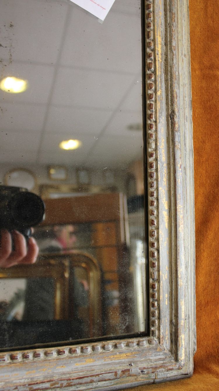 43 x 51 cm, Miroir ancien Louis XVI perlé, bois patiné, glace mercure