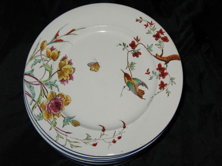 Service de table en faïence fine de Bordeaux décor Nella avec fleurs et oiseaux époque 19ème