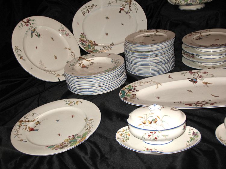 Service de table en faïence fine de Bordeaux décor Nella avec fleurs et oiseaux époque 19ème