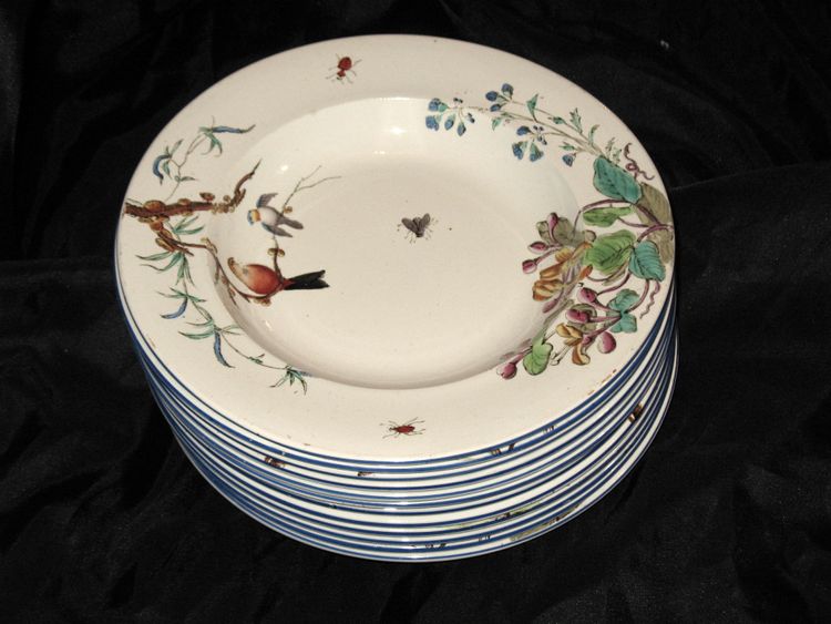 Service de table en faïence fine de Bordeaux décor Nella avec fleurs et oiseaux époque 19ème