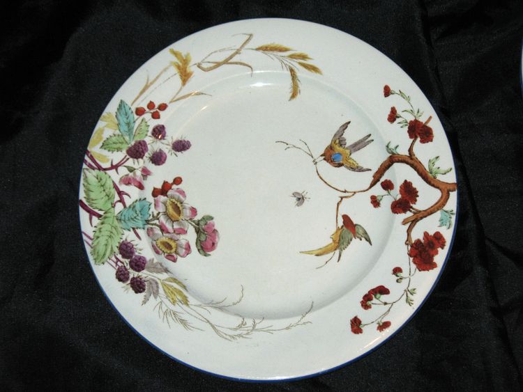 Service de table en faïence fine de Bordeaux décor Nella avec fleurs et oiseaux époque 19ème