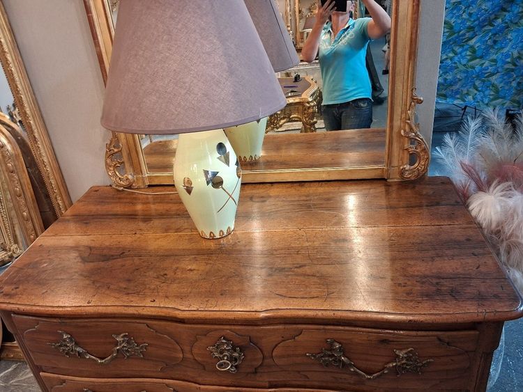 Commode XVIII galbée noyer blond massif 
