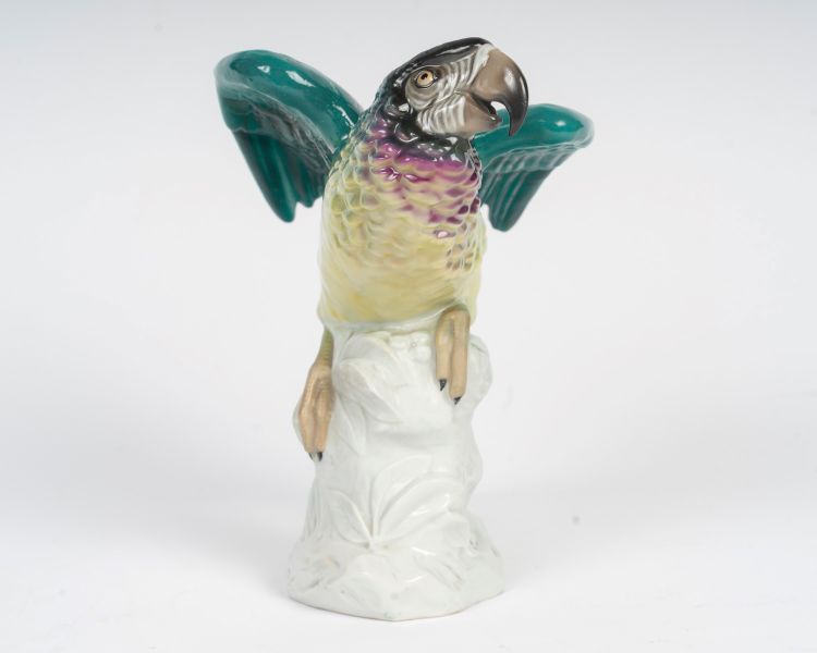 Una scultura in porcellana proveniente da Unter Weiss Bach, Sassonia, inizio XX secolo
