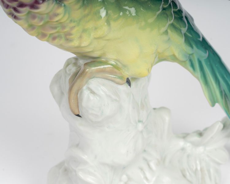 Una scultura in porcellana proveniente da Unter Weiss Bach, Sassonia, inizio XX secolo