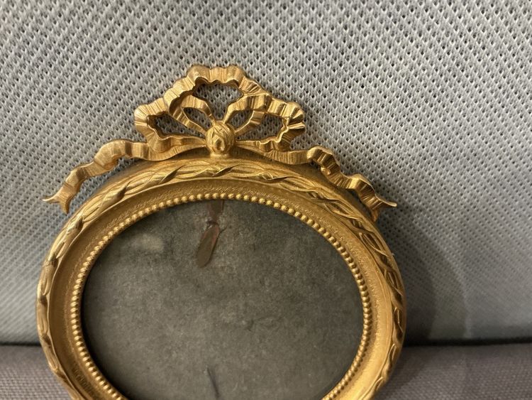 Petit cadre en laiton doré d'époque 19 ème de style Louis XVI 