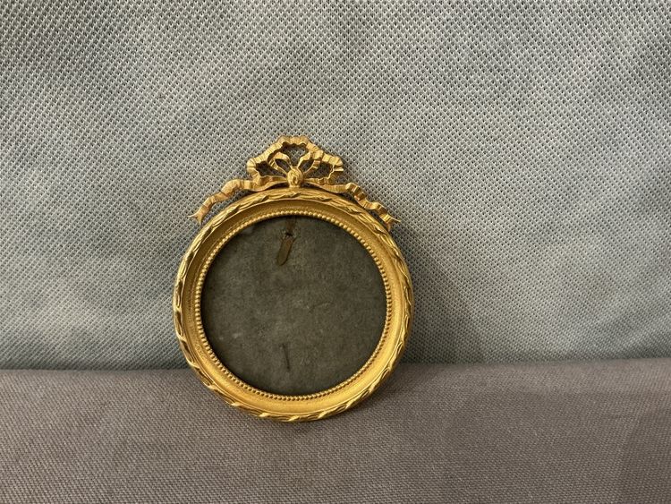 Petit cadre en laiton doré d'époque 19 ème de style Louis XVI 