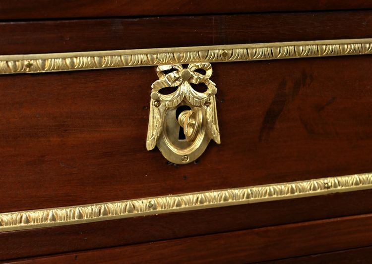 Cassettone impiallacciato in mogano, periodo Luigi XVI – fine XVIII secolo