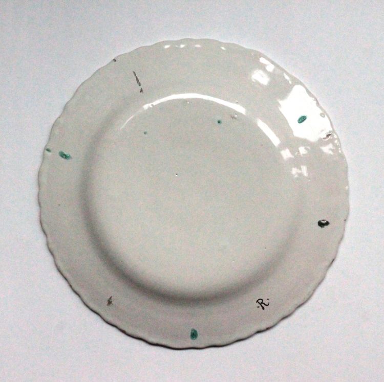 Assiette en faïence de Marseille à décor de paysage, 18e s.