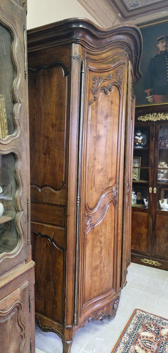 Armoire Galbée Rhone Valley, 18th century
