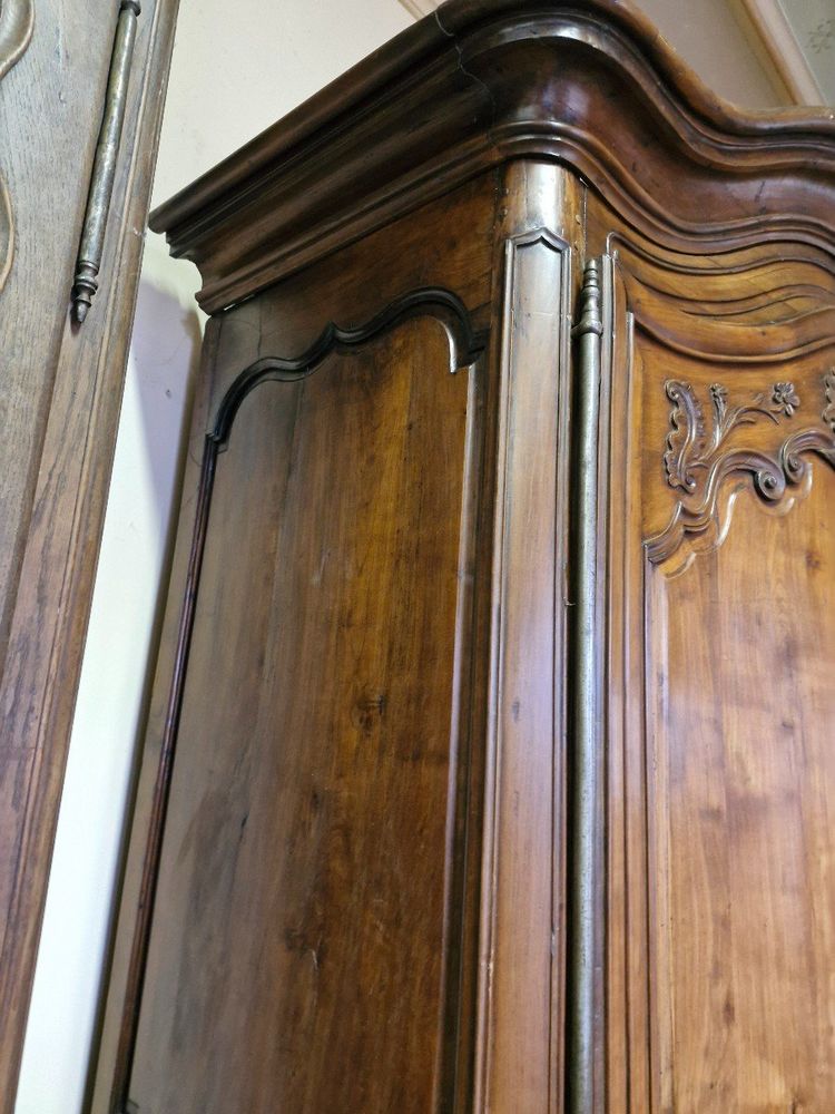 Armoire Galbée Rhone Valley, 18th century