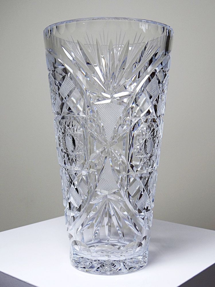 Grand vase en cristal taillé et moulé vintage 80-2000 Bohême Tchécoslovaquie