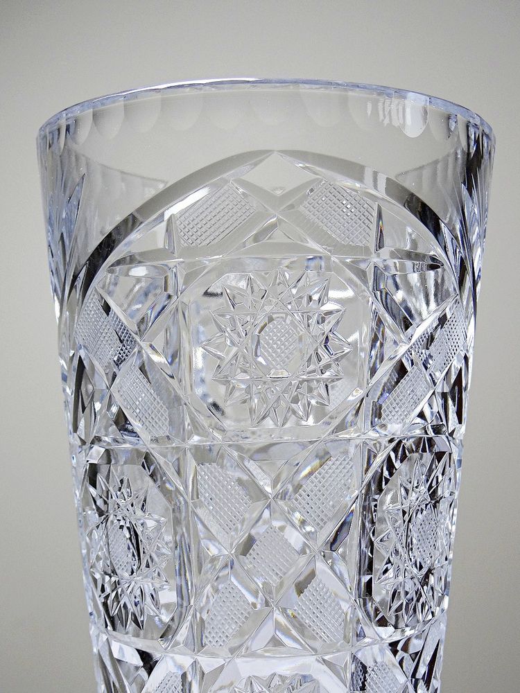 Grand vase en cristal taillé et moulé vintage 80-2000 Bohême Tchécoslovaquie