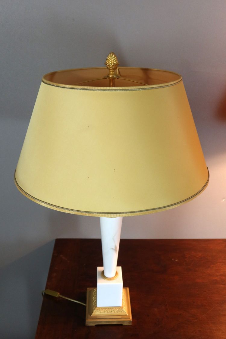 Coppia di lampade in marmo e porcellana