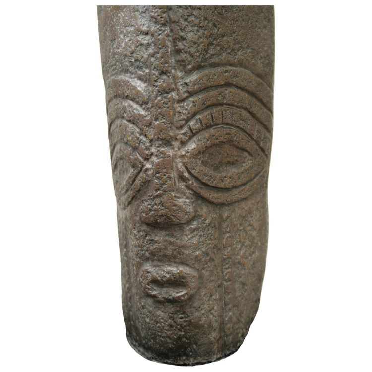 Statue monolythe en pierre sculptée, Nigeria.