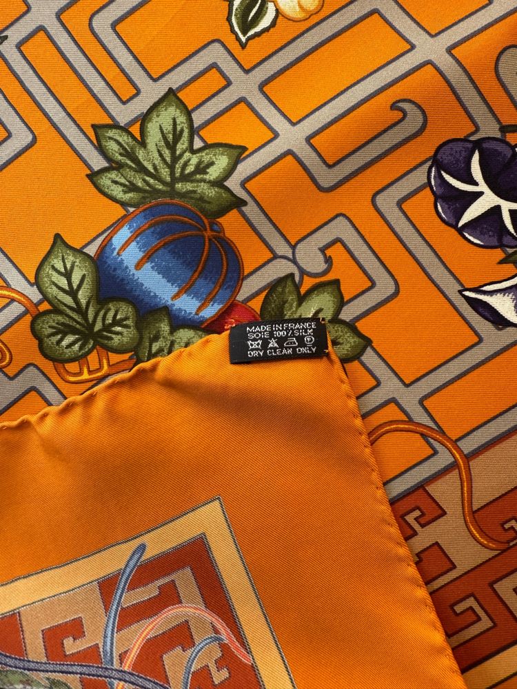 Hermès silk scarf Model Turandot Natsuno Hidaka