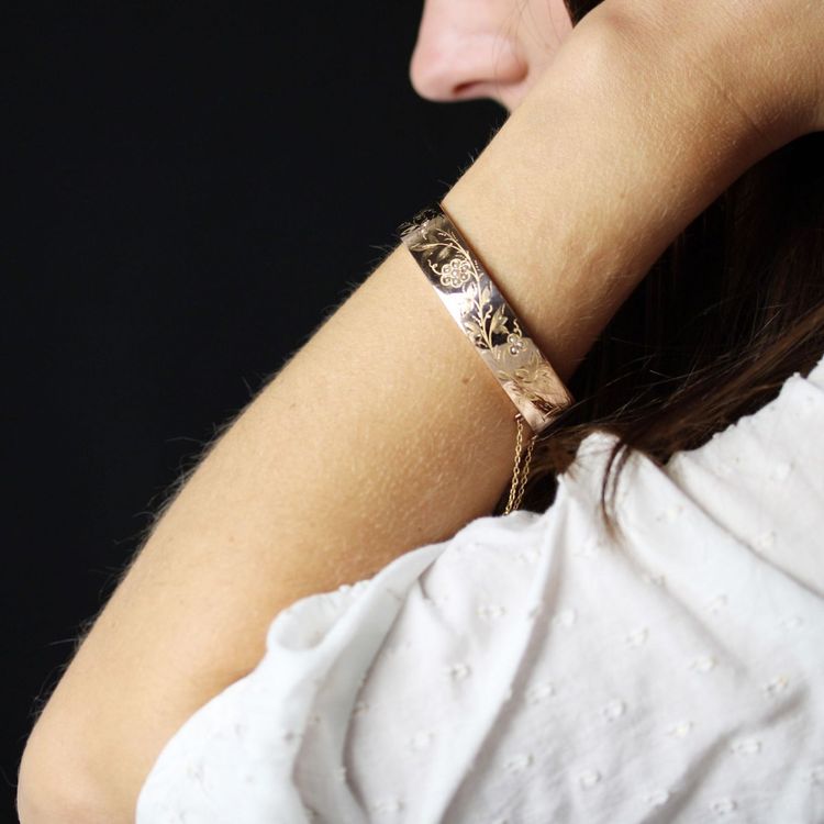 Bracciale rigido in oro rosa antico e perle