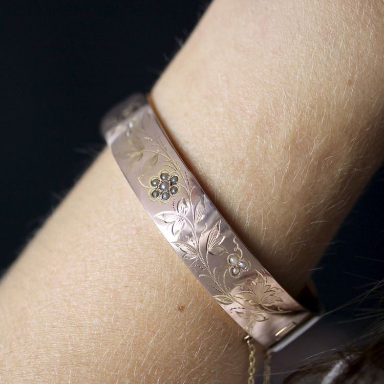 Bracciale rigido in oro rosa antico e perle