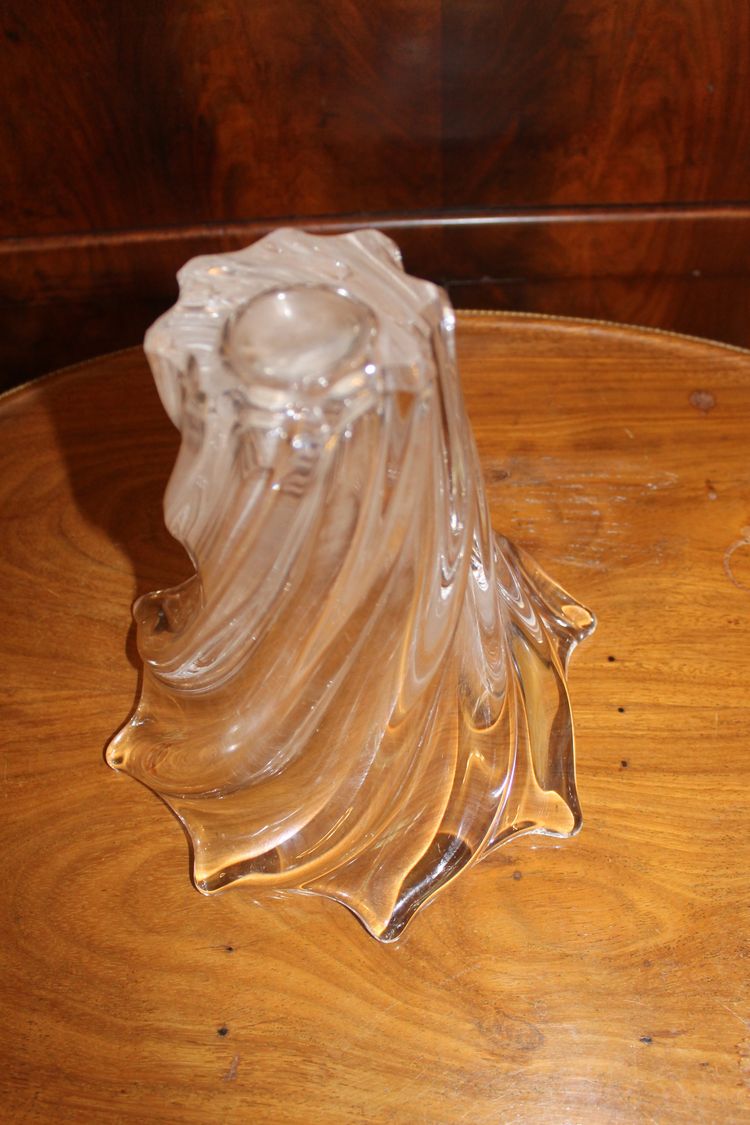 20th century crystal vase with flared shape and gadrooned details