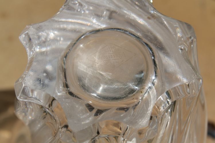 20th century crystal vase with flared shape and gadrooned details