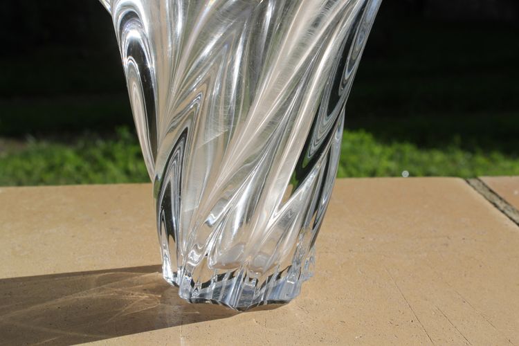 20th century crystal vase with flared shape and gadrooned details