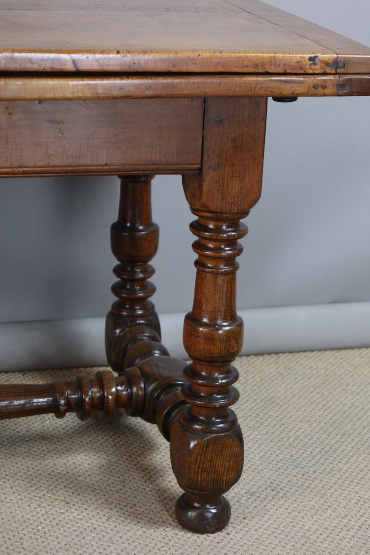 Louis XIII style table with extensions