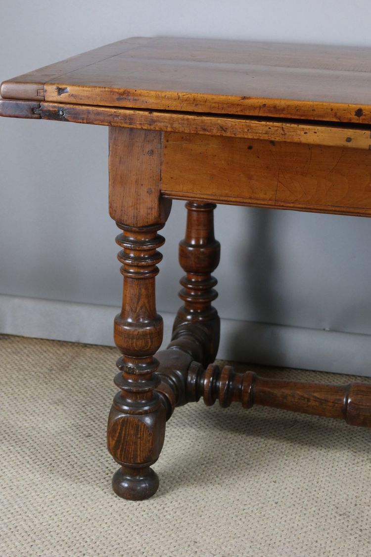 Louis XIII style table with extensions